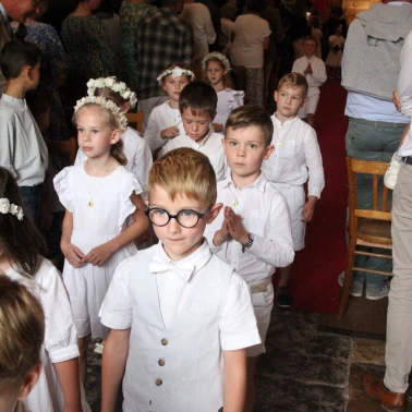 2025 06 15 Premieres Communions 0027