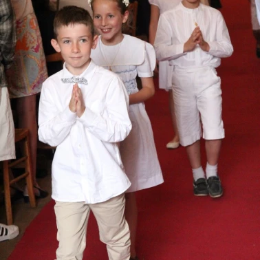 2025 06 15 Premieres Communions 0029