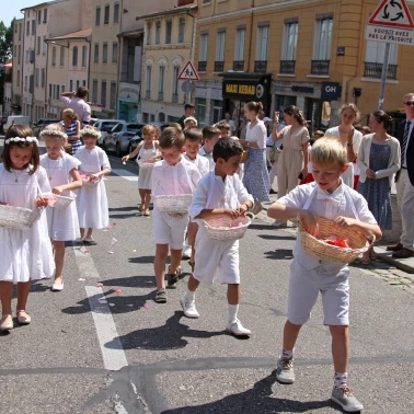 2025 06 15 Premieres Communions 0044