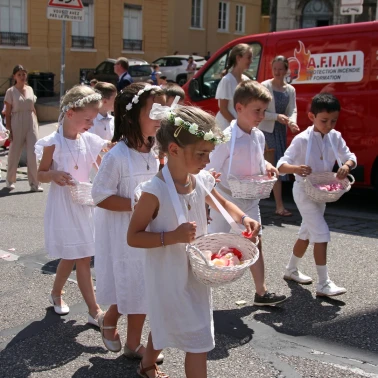 2025 06 15 Premieres Communions 0045