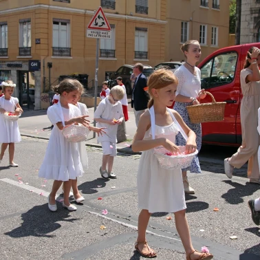 2025 06 15 Premieres Communions 0046
