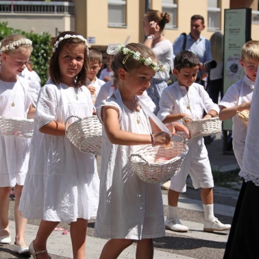 2025 06 15 Premieres Communions 0053