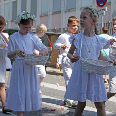 2025 06 15 Premieres Communions 0057