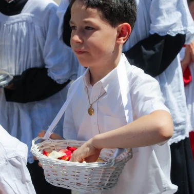 2022 06 16 Premieres Communions Fete-Dieu0077