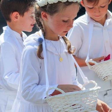 2022 06 16 Premieres Communions Fete-Dieu0081