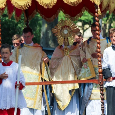 2022 06 16 Premieres Communions Fete-Dieu0092