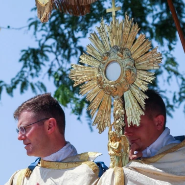 2022 06 16 Premieres Communions Fete-Dieu0099