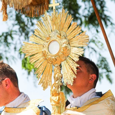 2022 06 16 Premieres Communions Fete-Dieu0100