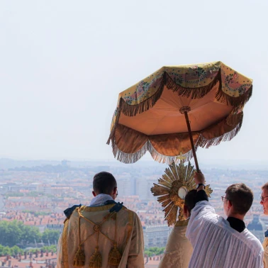 2022 06 16 Premieres Communions Fete-Dieu0102