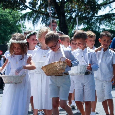 2022 06 16 Premieres Communions Fete-Dieu0106