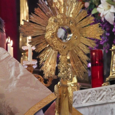 2022 06 16 Premieres Communions Fete-Dieu0114